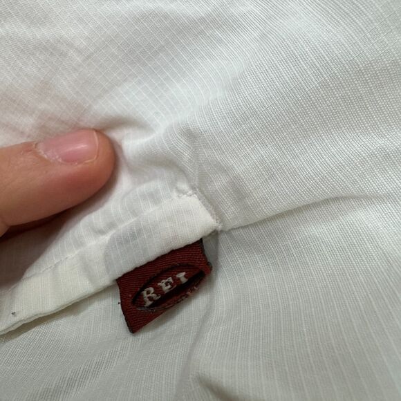 REI UPF 30+ Nylon Button Down Shirt Womens Medium Off White Zip Pocket Outdoor - Picture 7 of 16